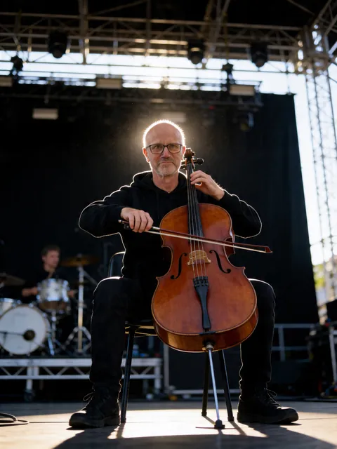 Bernhard, Cello
